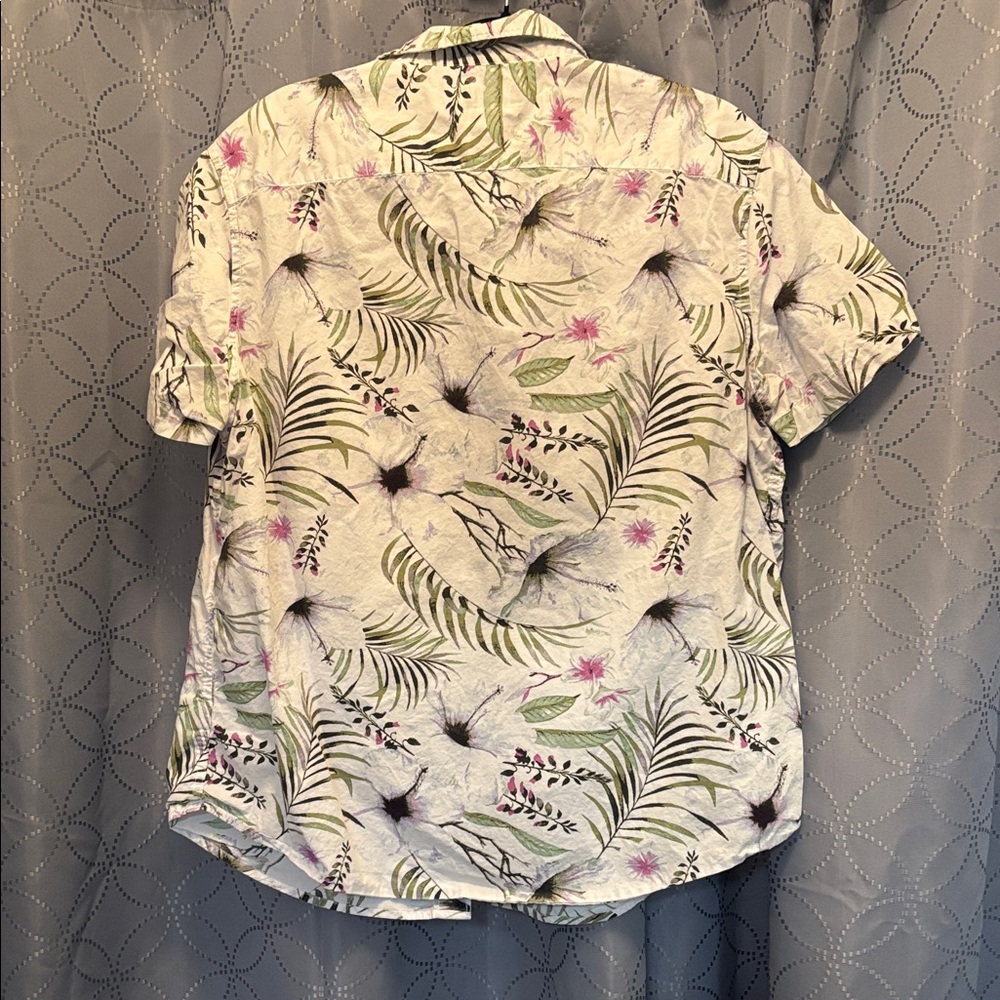 Casual White Short-Sleeve Button-Down Shirt with Green & Pink Leaf Print - Picture 2 of 3